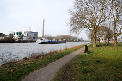 913309 Gezicht op het Amsterdam-Rijnkanaal te Utrecht, vanaf het plantsoen aan de Keulsekade (ter hoogte van de ...